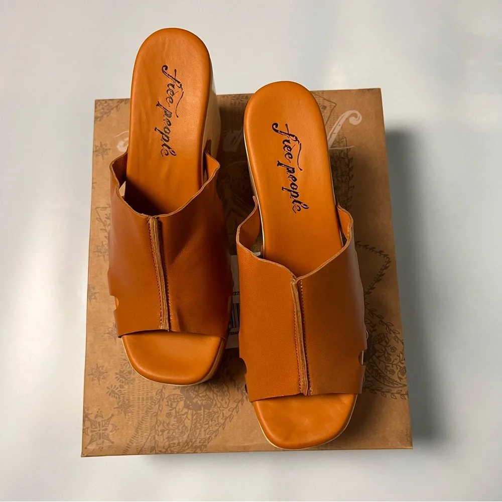 Free People Cassis Tan Clog - Picture 3 of 4